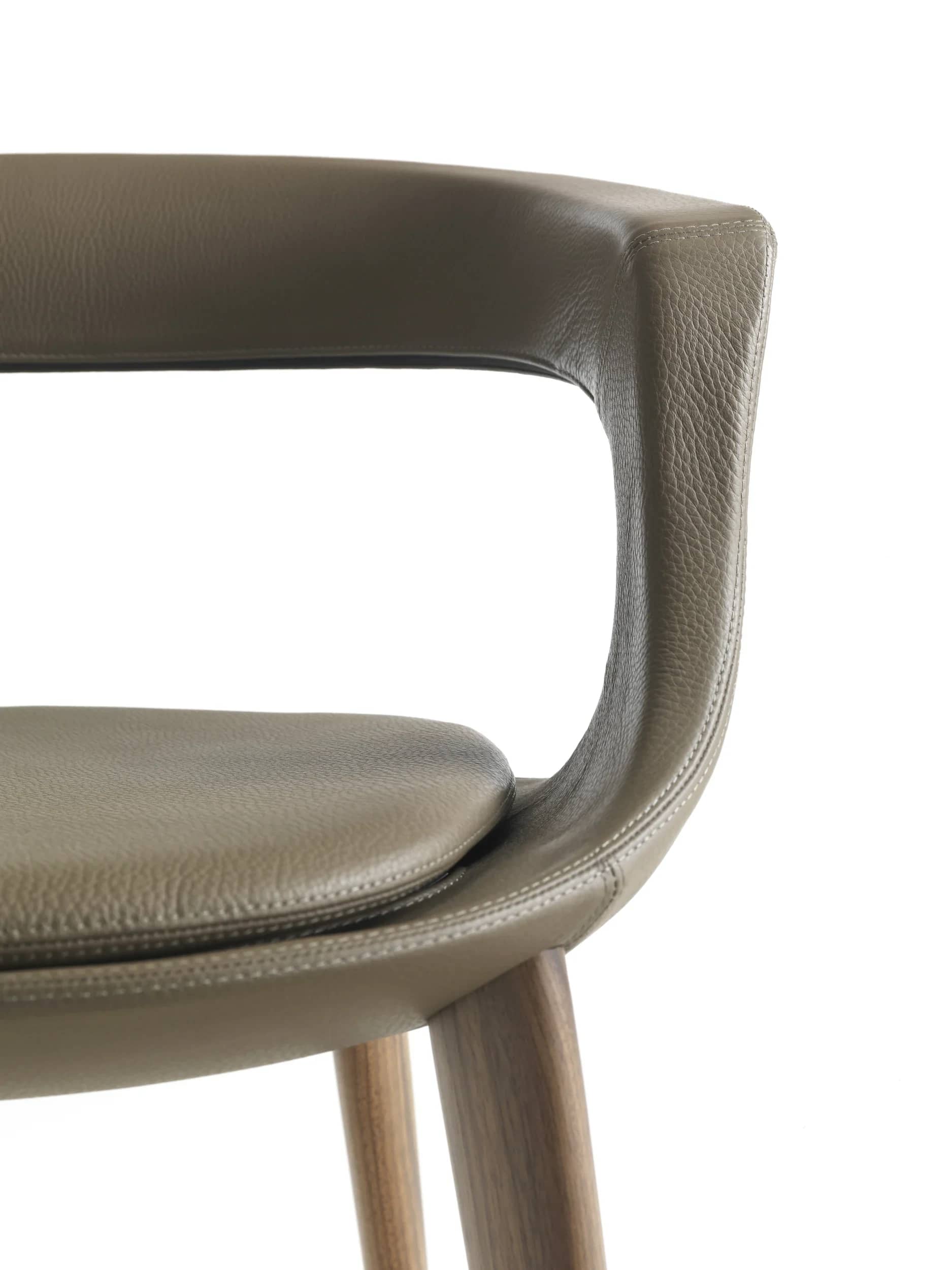 Sedia con gambe Velvet - dettaglio