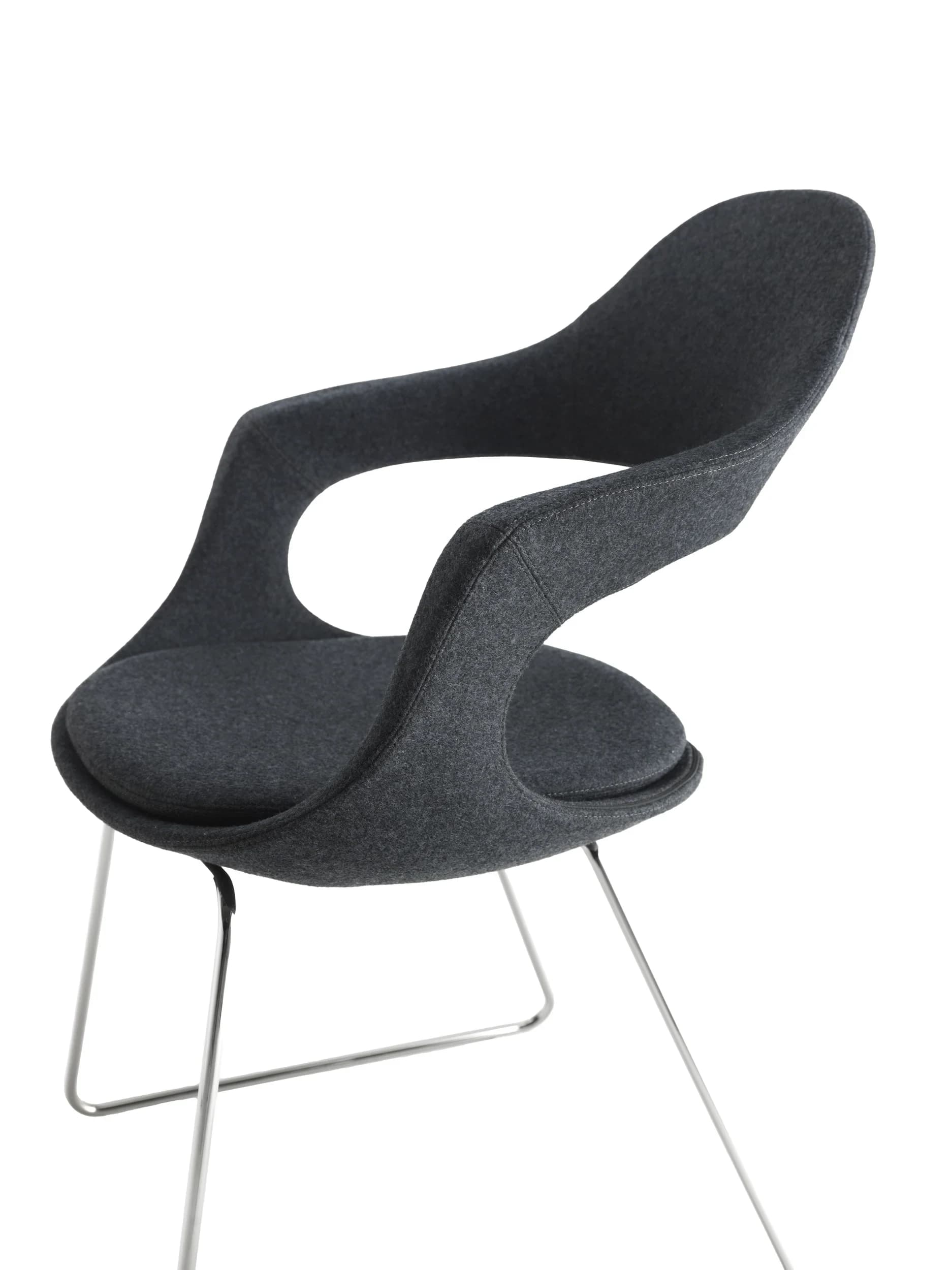 Sedia con base a slitta e schienale Velvet - vista tre quarti 3